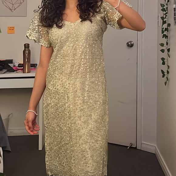 Beautiful embroidered Kurti/tunic top - Picture 4 of 4